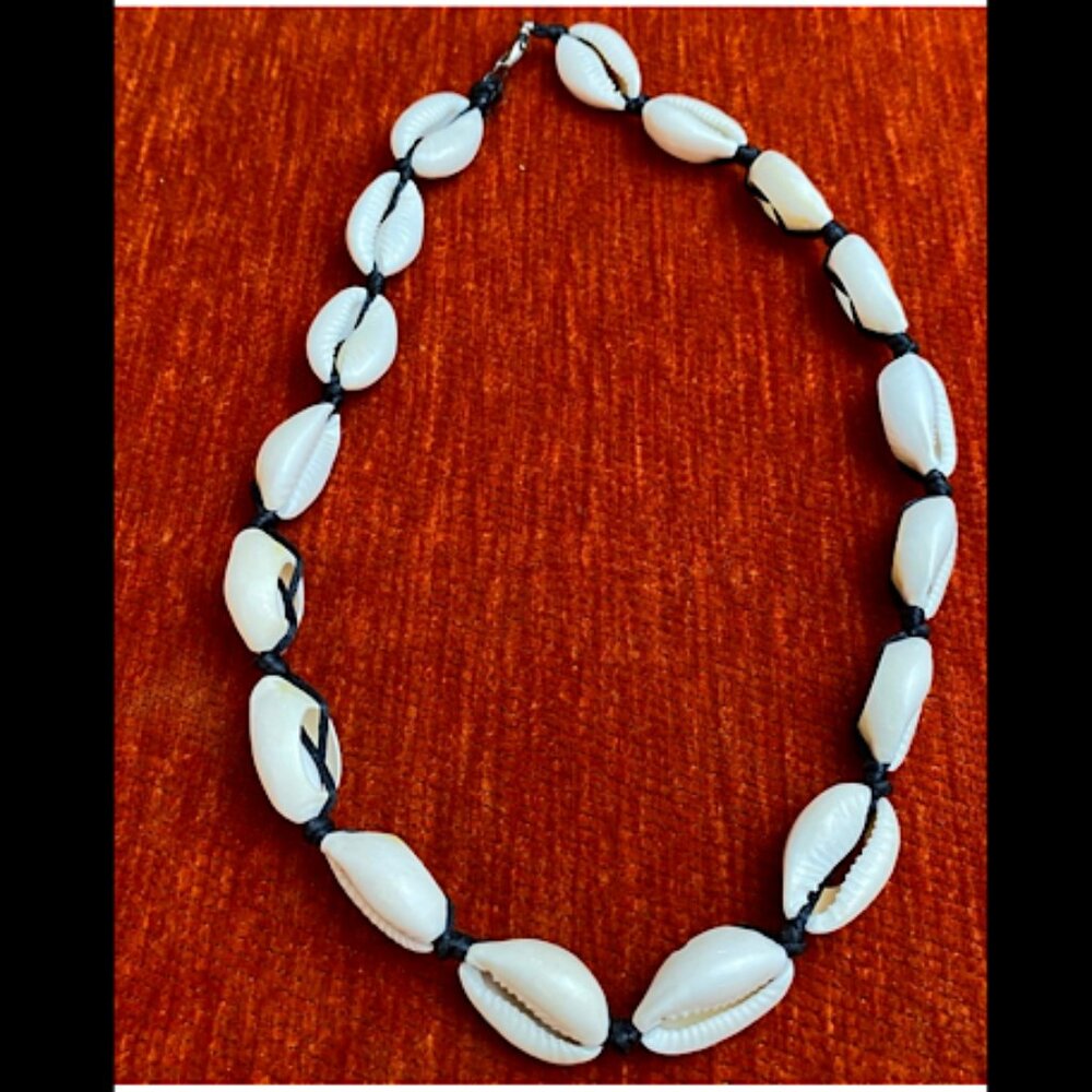 NWOT Vintage Handmade African Unisex Cowrie Shell Necklace  Natural Jewellery